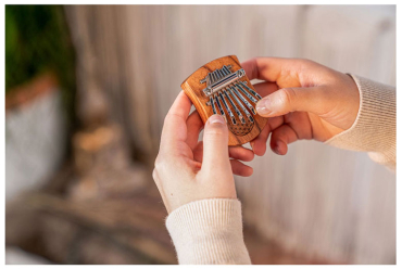 SONIC ENERGY Solid Flower of Life Mini Kalimba, 8 Noten